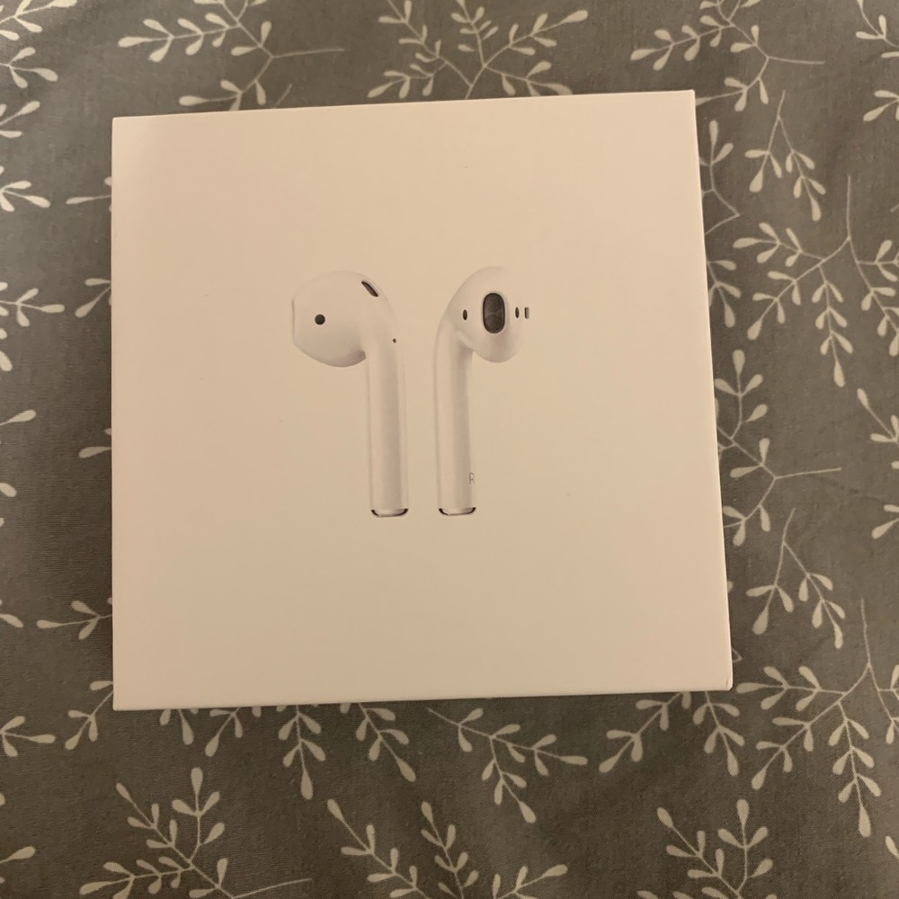 Apple AirPods 2 with charging case